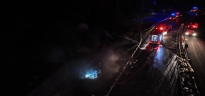 Erzurum'da devrilerek alev alan tankerin sürücüsü öldü