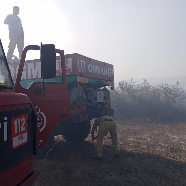 Edirne'de çıkan örtü yangını söndürüldü