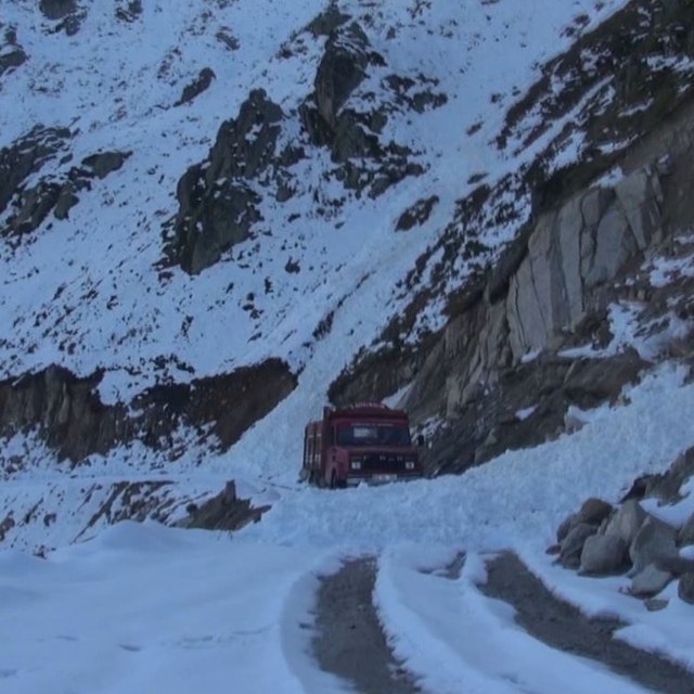 Rize'de yayla dönüş yolunda 'çığ' tehlikesi