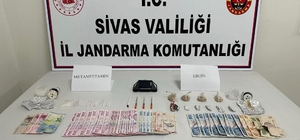Sivas'ta elektrik lambaları içerisine gizlenmiş uyuşturucuyla ilgili 3 şüph...