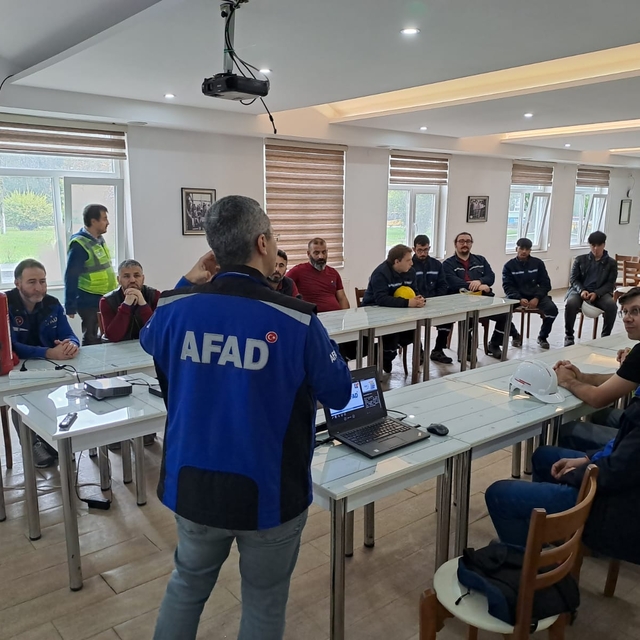 Sakarya'da afet farkındalık eğitimleri sürüyor
