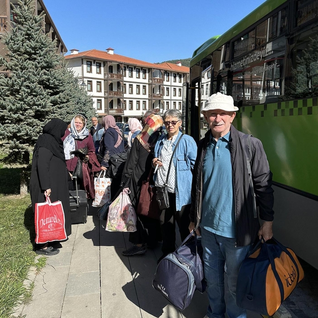 Sakarya'da engelliler ve yaşlılar termal tesiste stres attı