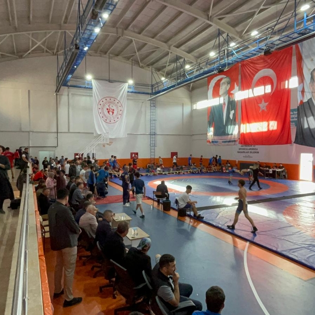 Türkiye Yüzyılı 100. Yıl Serbest Güreş Müsabakaları Kızılcahamam'da yapıldı