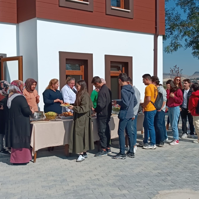 Farklı ülkelerden gelen öğrenciler Nallıhan'da buluştu