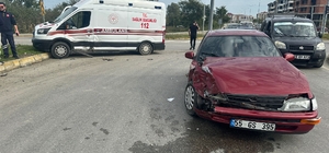Samsun'da ambulans ile otomobilin çarpıştığı kazada 4 kişi yaralandı