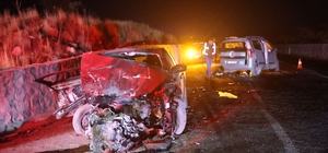 Diyarbakır'da hafif ticari araç ile otomobilin çarpıştığı kazada 6 kişi yaralandı