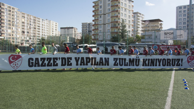Siirt'teki futbol maçında Filistin'e destek pankartı açıldı