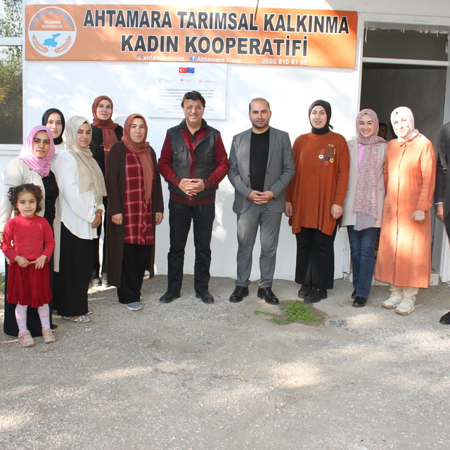 AK Parti Van Milletvekili Türkmenoğlu kadın kooperatiflerini ziyaret etti