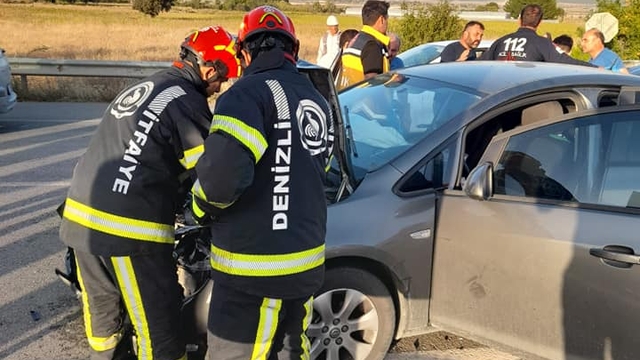 Denizli'de 2 aracın çarpıştığı kazada 1 kişi öldü, 6 kişi yaralandı