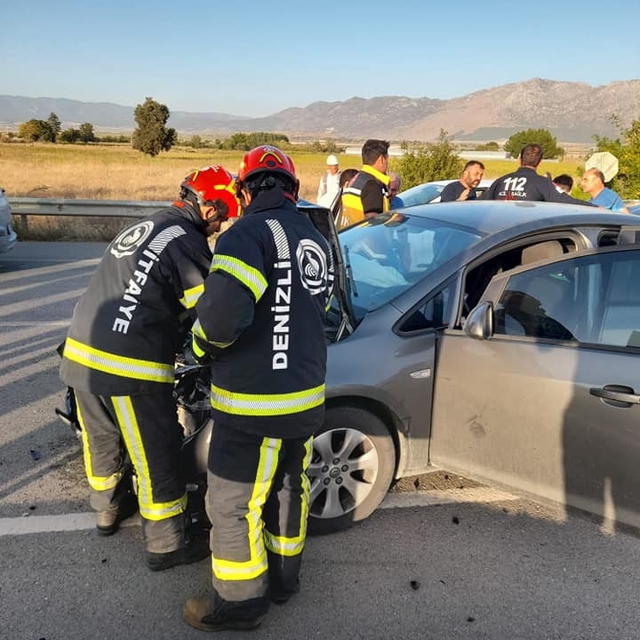 Denizli'de 2 aracın çarpıştığı kazada 1 kişi öldü, 6 kişi yaralandı
