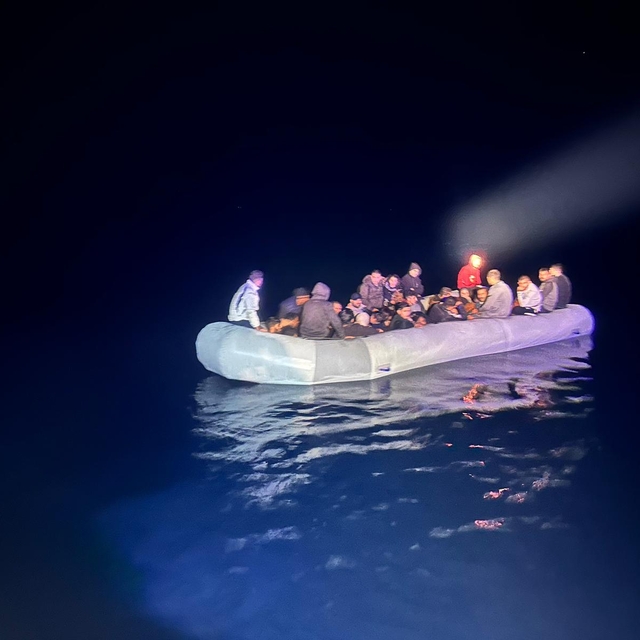 Didim açıklarında 37 düzensiz göçmen kurtarıldı ​​​​​​