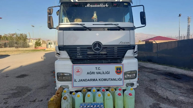 Ağrı'da kaçak sigara ve akaryakıt yakalanan tırdaki 2 şüpheli gözaltına alındı