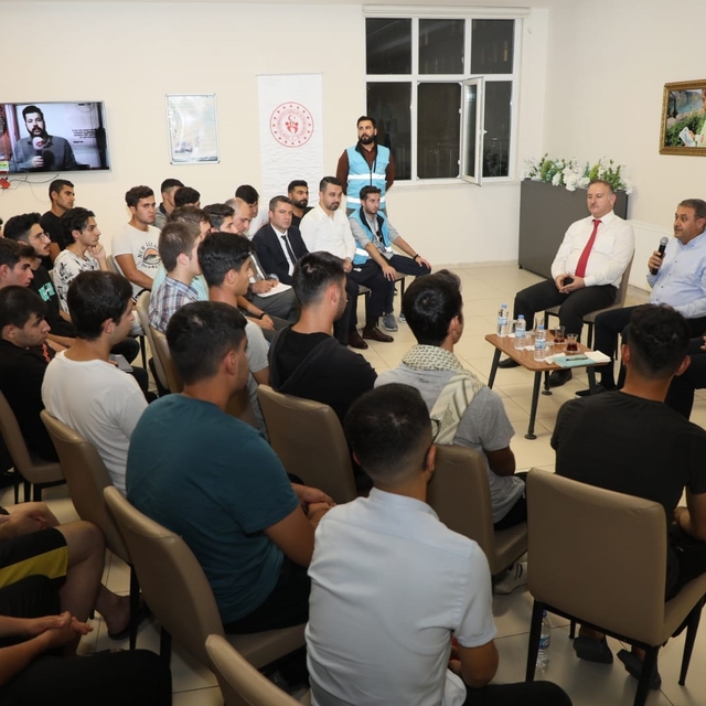 Şanlıurfa Valisi Şıldak, üniversite öğrencileriyle bir araya geldi