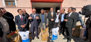 Çaldıran'da çiftçilere tohum desteği verildi