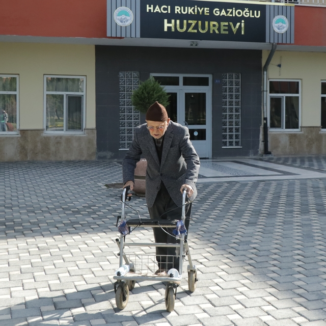 CUMHURİYET'İN 100. YILI - Cumhuriyet ile yaşıt Mükremin dede ve Gülbahar ni...