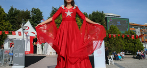 İzmir'de Anadolu Selçuklu'dan Cumhuriyet'e uzanan kıyafetler sergilendi