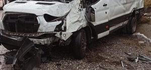 Van'da takla atan minibüsteki 7 kişi yaralandı