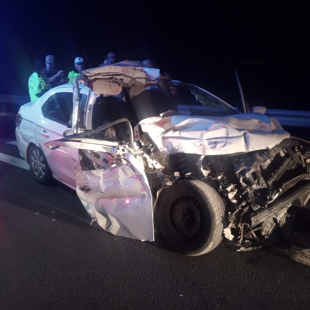 Hatay'da, otomobil kamyona arkadan çarptı: 2 ölü