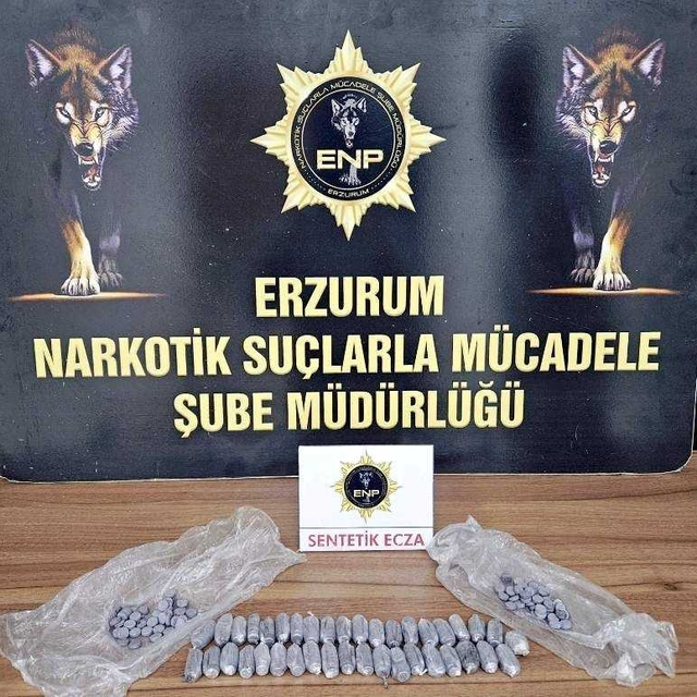 Erzurum'da birinin bağırsağında diğerinin iç çamaşırında uyuşturucu bulunan...