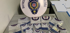 Bayındır'da otomobilde uyuşturucu ele geçirilmesiyle ilgili 1 kişi tutuklan...