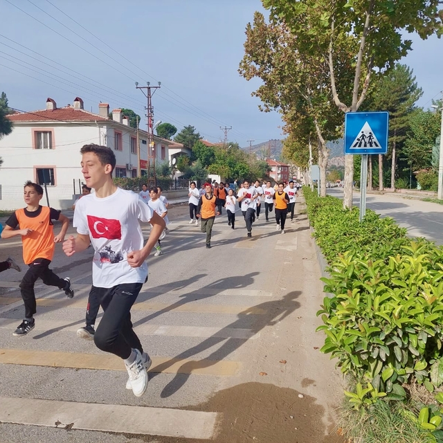 Mihalgazi'de 100. Yıl Cumhuriyet Koşusu yapıldı