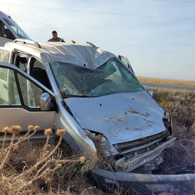 Afyonkarahisar'da şarampole devrilen hafif ticari araçtaki 1 kişi öldü