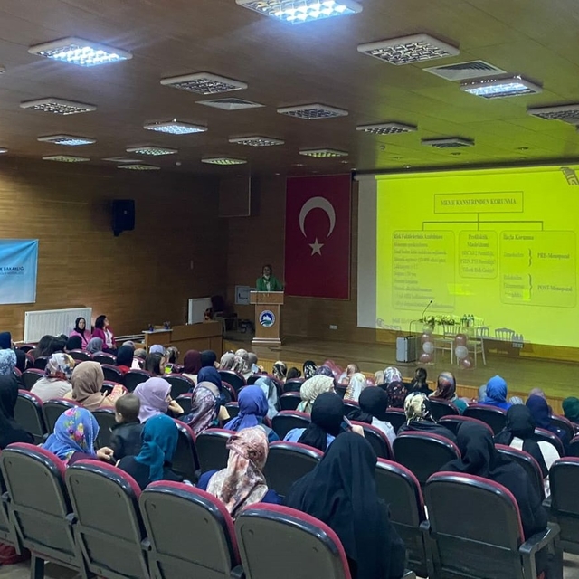 İspir'de kadınlara meme kanseri farkındalık semineri verildi