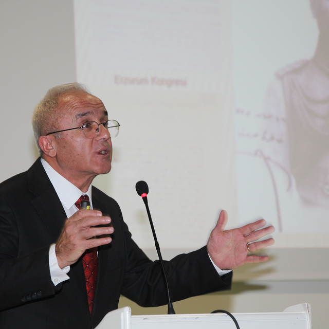 Beypazarı'nda konferans ve defile düzenlendi