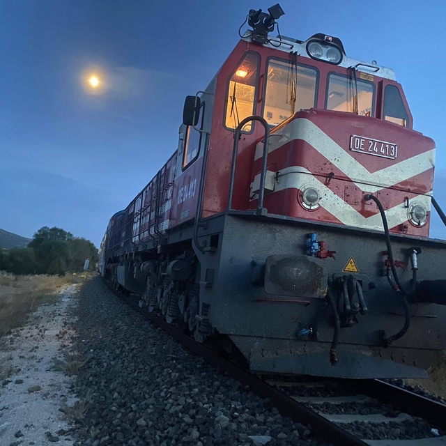 Afyonkarahisar'da trenin çarptığı traktörün sürücüsü