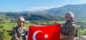Bitlis'te jandarma personeli üst bölgelerinde Türk bayrağı açtı