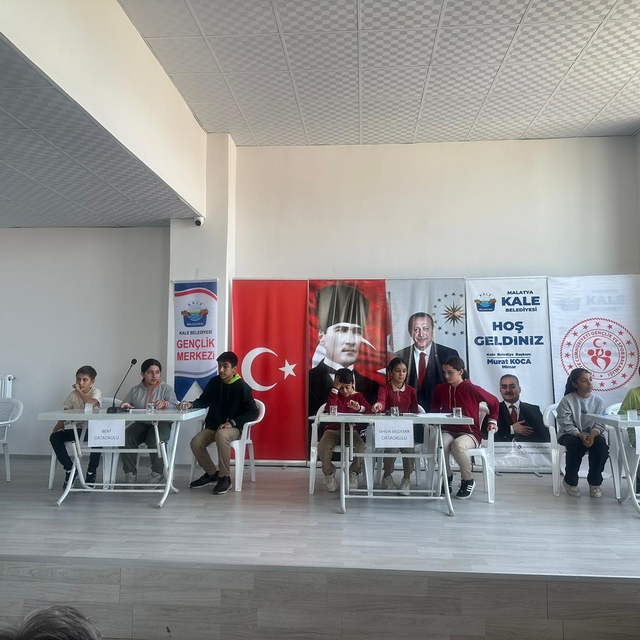 Kale'de ortaokullar arası bilgi yarışması düzenlendi