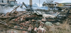 Bolu'da yaylada çıkan yangında 2 ev kullanılamaz hale geldi