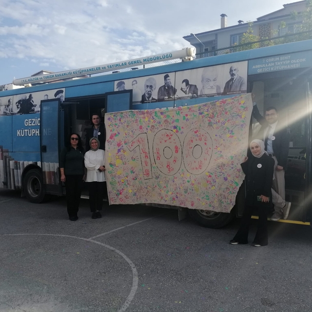 Gezici kütüphane Kargı'da öğrencilerle buluştu