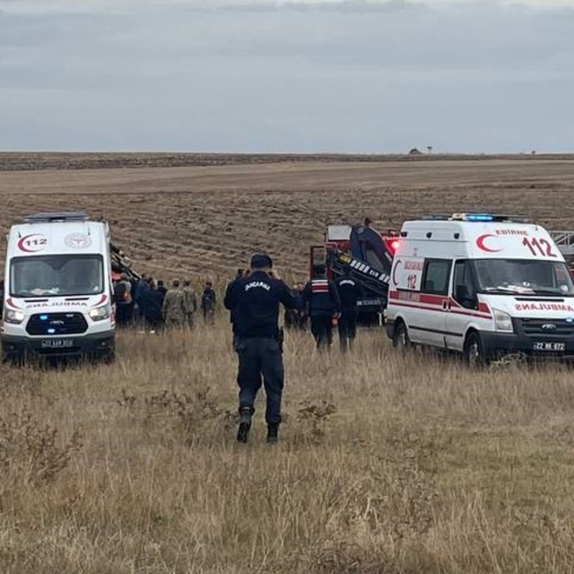 Edirne'de askeri aracın devrilmesi sonucu 3 asker yaralandı