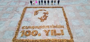 Belediye işçilerinden Atatürk silüeti ile '100'üncü yıl' anması