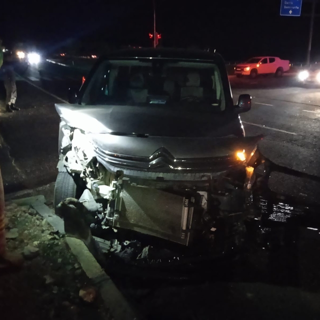 Mardin'de minibüs ile hafif ticari araç çarpıştı: 8 yaralı