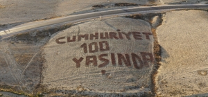 Ziraat mühendisi tarlaya, 'Cumhuriyet 100 yaşında' yazdı