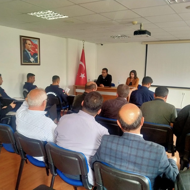 Kale'de muhtarlara aile eğitim programı kapsamında seminer verildi