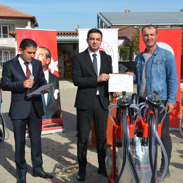 Sulusaray'da çiftçilere süt sağım makinesi dağıtıldı