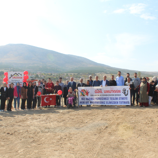 Yunaklı özel çocukların fidanları toprakla buluştu