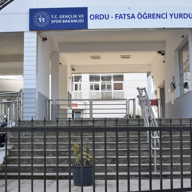 Ordu'da KYK yurdundaki asansörde 4 öğrenci mahsur kaldı (2)