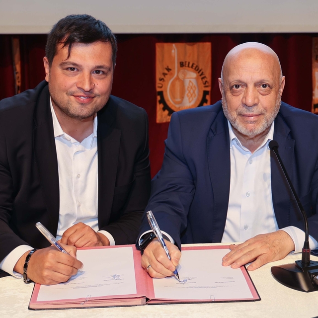 Uşak Belediyesinde toplu iş sözleşmesi imzaladı