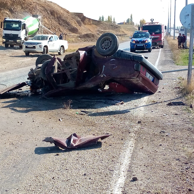 Ağrı'da elektrik direğine çarpan otomobilin sürücüsü yaralandı