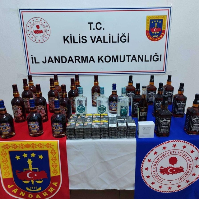 Kilis'te gümrük kaçağı sigara ve içki ele geçirildi
