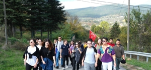 Mengen'de üniversite öğrencileri çevre temizliği yaptı