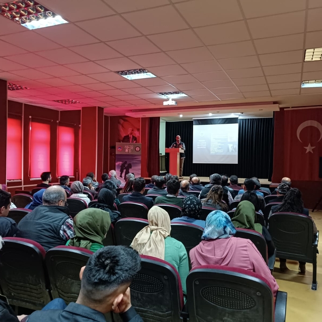 Özvatan'da uyuşturucu ile mücadele konferansı düzenlendi