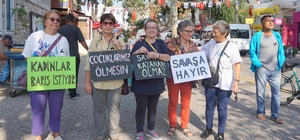 Foçalı kadınlardan yürüyüş ve sessiz İsrail protestosu