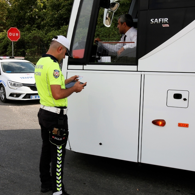 Eskişehir'de polis ekipleri tarafından son bir ayda 69 bin 414 araç denetle...