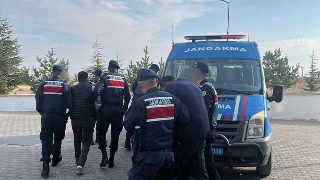 Kırıkkale'de aranan 3'ü hükümlü 5 kişi yakalandı