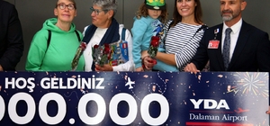 YDA Dalaman Havalimanı'nda 5 milyonuncu yolcu törenle karşılandı